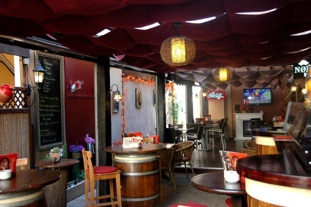 Hostal Montsant Salou Exterior photo