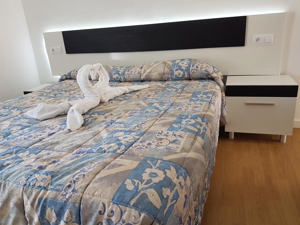Hostal Montsant Salou Exterior photo